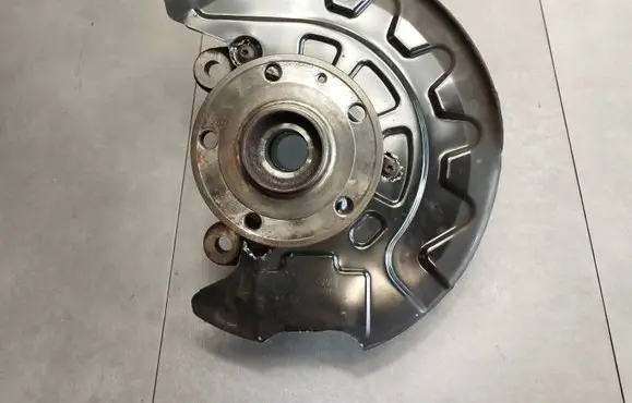 Volkswagen Golf VII Front wheel hub spindle knuckle 5Q0255Q