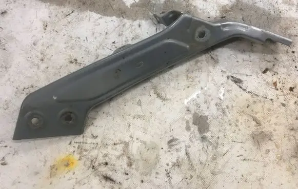 Renault Megane IV Fender mounting bracket