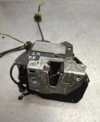 Mercedes-Benz E W211 Front door lock 2117200335