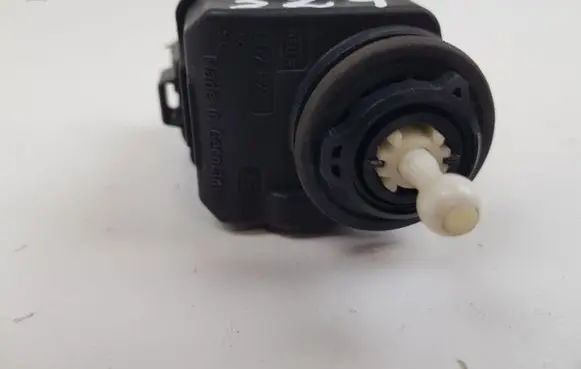 Opel Vectra C Headlight level adjustment motor 007878