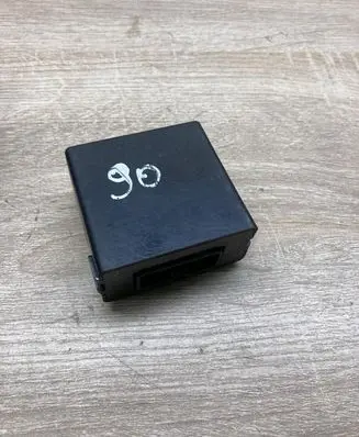 Toyota Corolla E120 E130 Antenna control unit 8865002331 MB2773001130