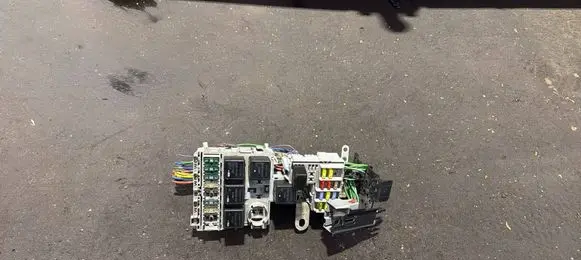 Volvo S60 Fuse module 8690698