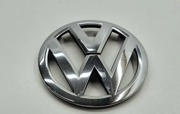 Volkswagen Touareg II Manufacturer badge logo/emblem 7P6853601
