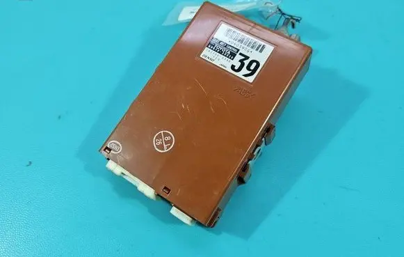Toyota Avensis T270 Central body control module 89810-20020 IMPRK1503727