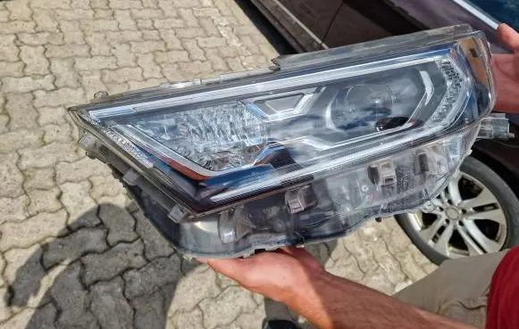 Toyota RAV 4 (XA50) Headlight/headlamp 8118542E50