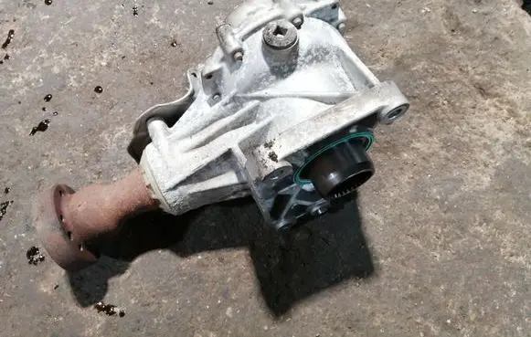 Gearbox transfer box case