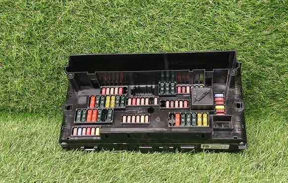 BMW 5 F10 F11 Fuse module 9252815 925281501