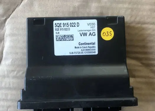 Volkswagen Golf VII Voltage converter/converter module 5QE915022D A2C89853300