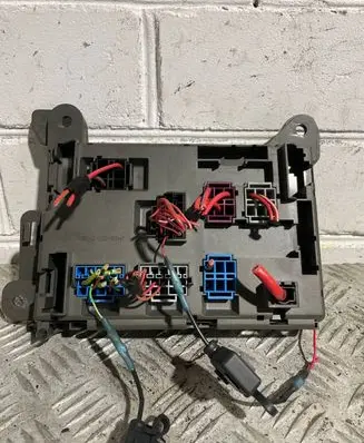 BMW X6 E71 Fuse module 6931687 62797281 B010105300