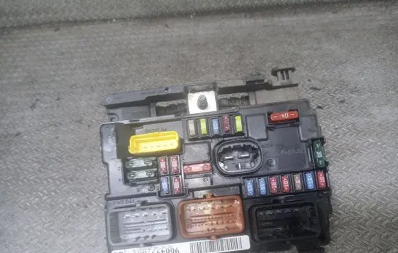 Citroen C2 Fuse module 9664997880