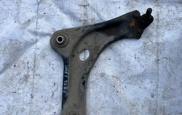 Peugeot 2008 I Front control arm 9803286480
