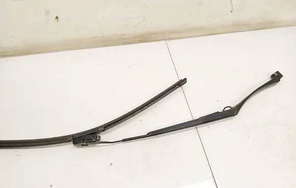 Toyota RAV 4 (XA30) Front wiper blade arm 