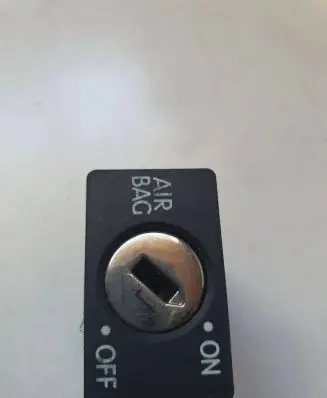 Passenger airbag on/off switch