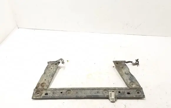 Renault Kangoo II Radiator mount bracket 622109526R