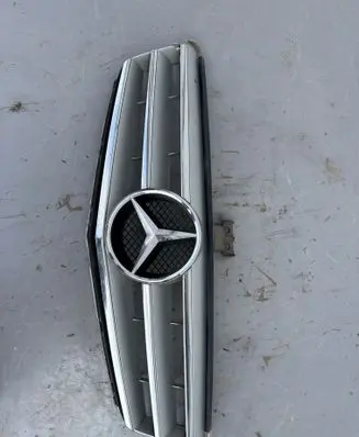 Mercedes-Benz C W204 Front bumper upper radiator grill A2048800023