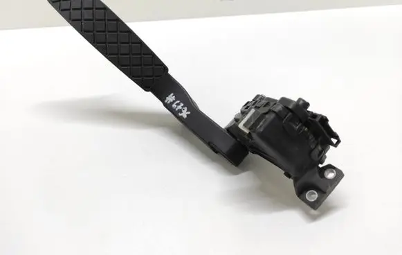 Volkswagen Touareg I Accelerator throttle pedal 7L6723507 6PV00777024