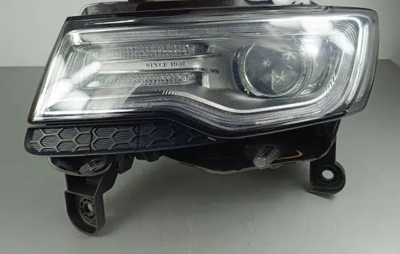Jeep Grand Cherokee Headlight/headlamp 68111037AC