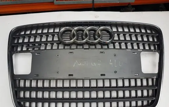 Audi Q7 4L Front bumper upper radiator grill 4L0853651A