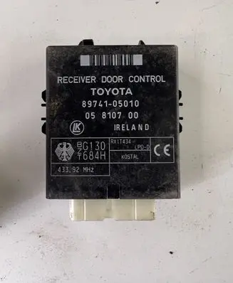 Toyota Avensis T220 Door control unit/module 8974105010 05810700