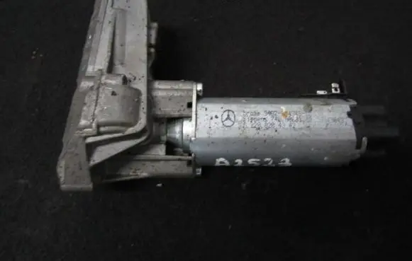 Mercedes-Benz S W220 Seat adjustment motor 2208204342 7406001.1220042543