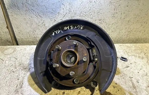 Rear wheel hub
