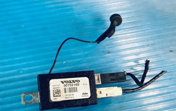 Volvo C30 Aerial antenna amplifier 30752169