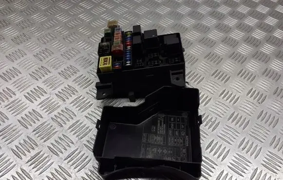 Volvo S40, V40 Fuse box cover 30618518