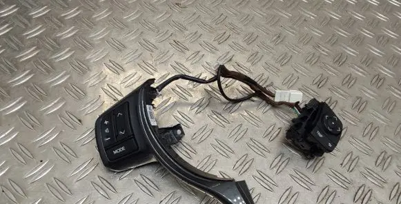 Toyota Yaris Steering wheel buttons/switches 