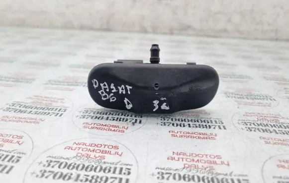 Volkswagen PASSAT B6 Windshield washer spray nozzle 5M0955986C