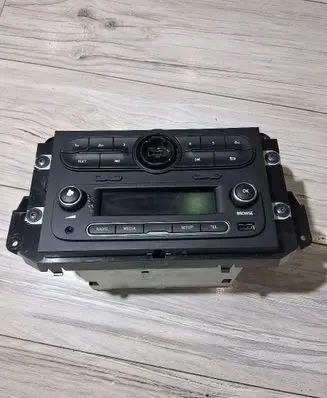 Renault Twingo III Radio/CD/DVD/GPS head unit 281153690R
