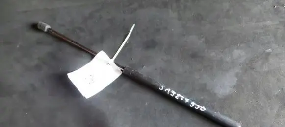 Volkswagen PASSAT B4 Tailgate strut 3A9827550