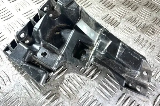Volvo V60 Front bumper mounting bracket 31323832