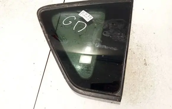 Toyota Corolla Verso AR10 Rear side window as3