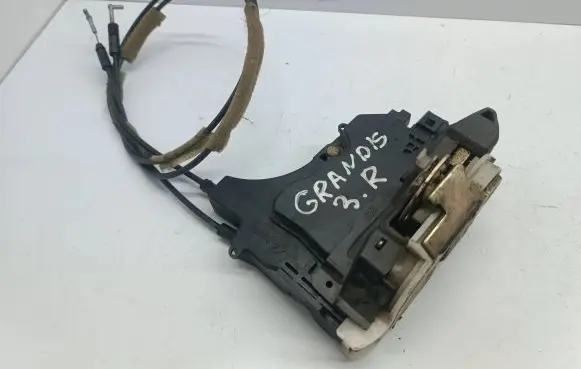 Mitsubishi Grandis Rear door lock