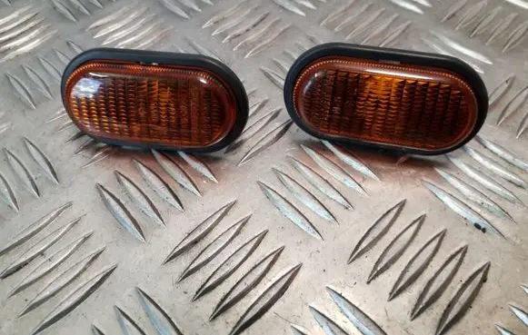 Opel Vivaro Front fender indicator light 8200194580 7700847333