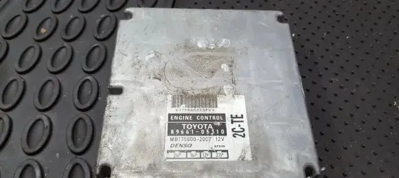 Toyota Avensis T220 Engine control unit/module 8966105310 89661-05310