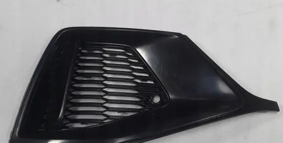 Audi Q8 Front bumper upper radiator grill 4M8807682A