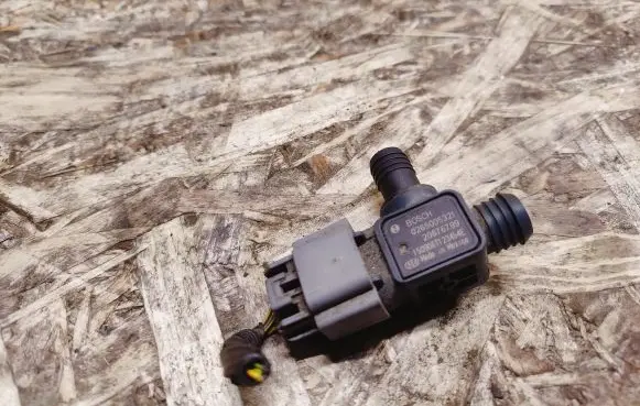 Cadillac XTS Valve vacuum 0265005321 20876799