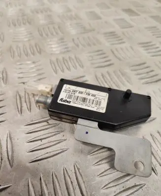 Mercedes-Benz ML W163 Aerial antenna amplifier 1638200089