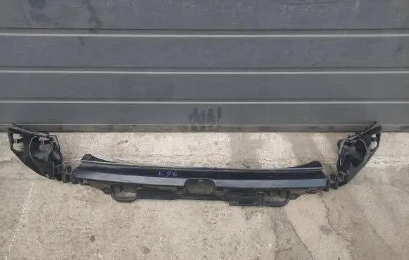 BMW 2 F22 F23 Rear bumper mounting bracket 7285532