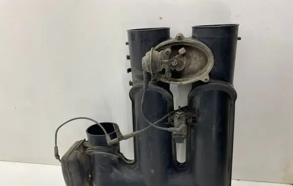 Cadillac CTS Air intake duct part 25699037