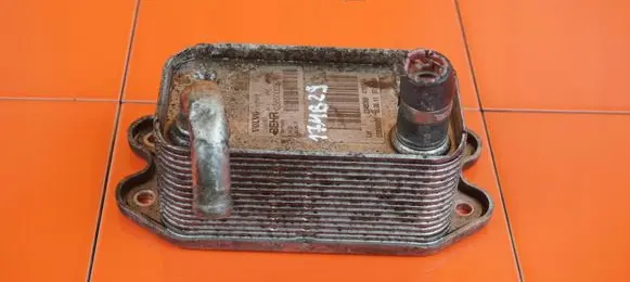 Volvo XC90 Engine oil radiator C5850003 D5244T18