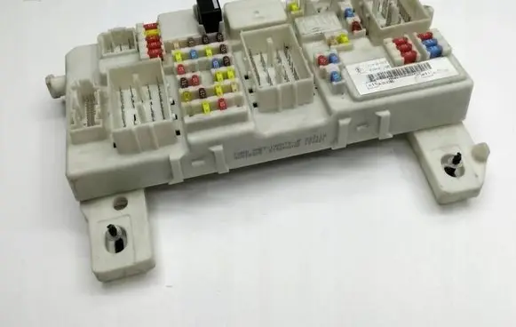 Ford Kuga I Fuse module 7M5T14A073JF