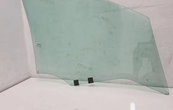 Renault Clio IV Front door window glass four-door