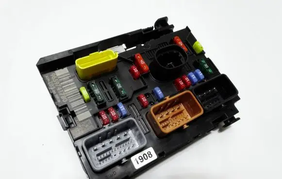 Peugeot 206 Fuse module 9659741780