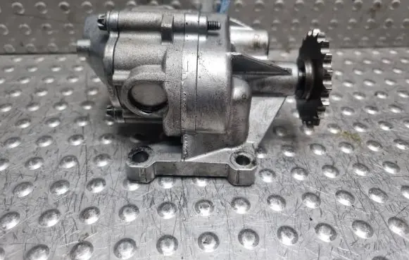Mercedes-Benz Sprinter W906 Oil pump 6111810201