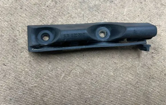 BMW 3 E46 Front splash guards bracket 51118252798 8252798