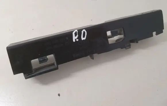 Front bumper mounting bracket