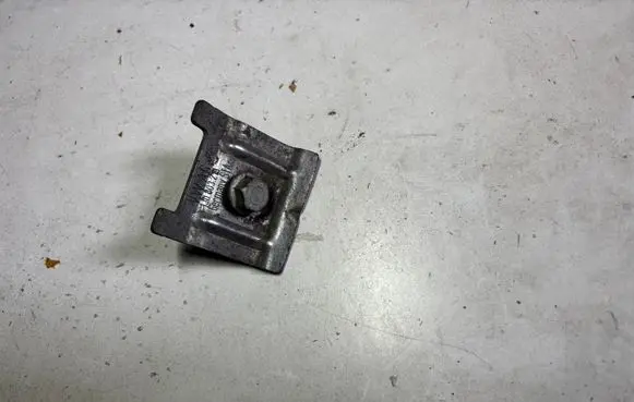 Battery bracket