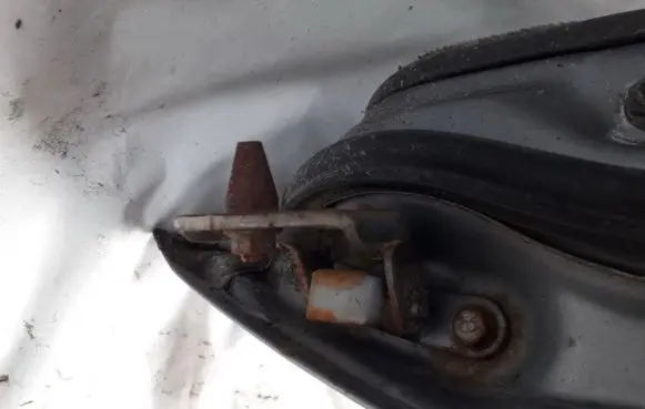 Mazda 626 Rear door lower hinge